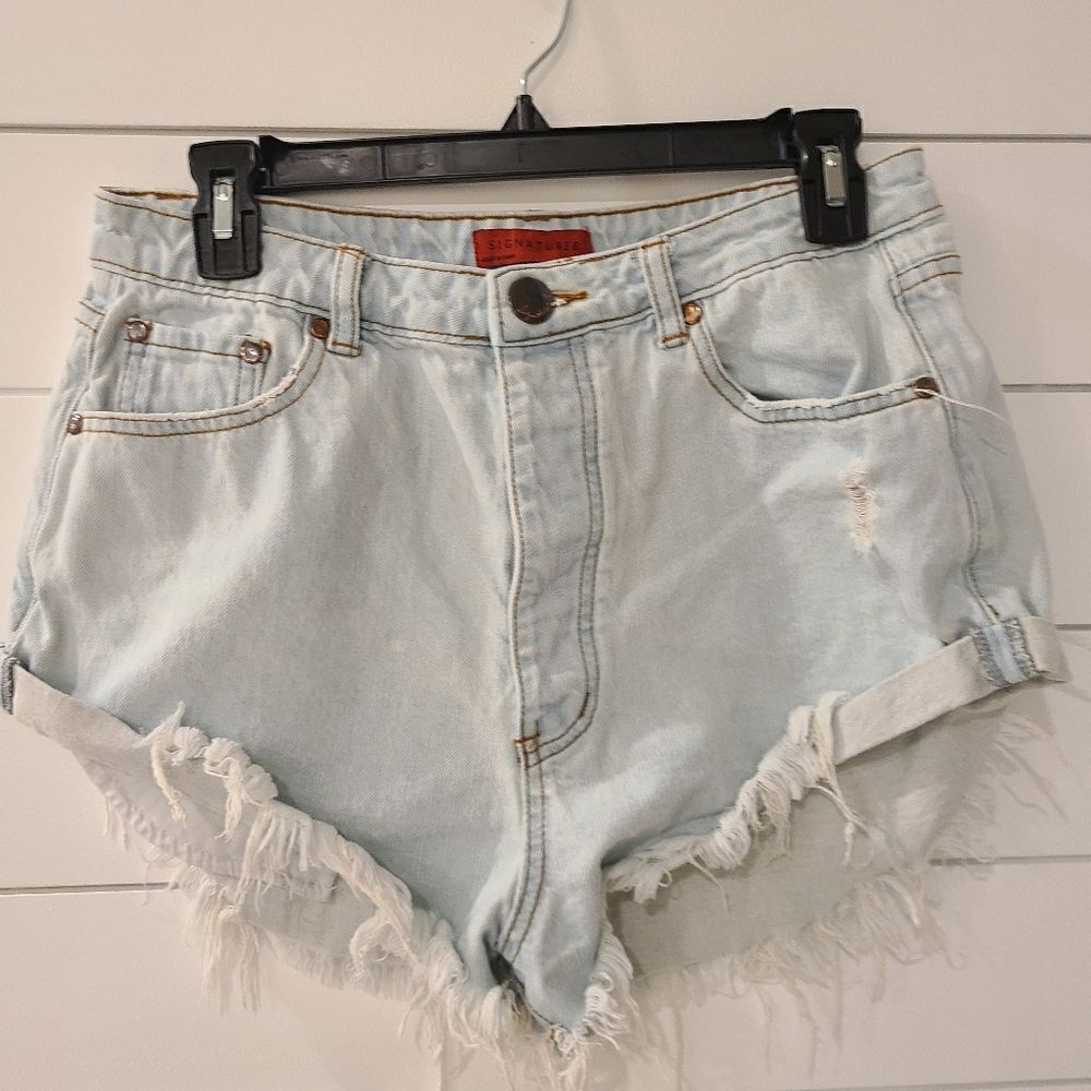 Signature 8 White Denim Shorts Large